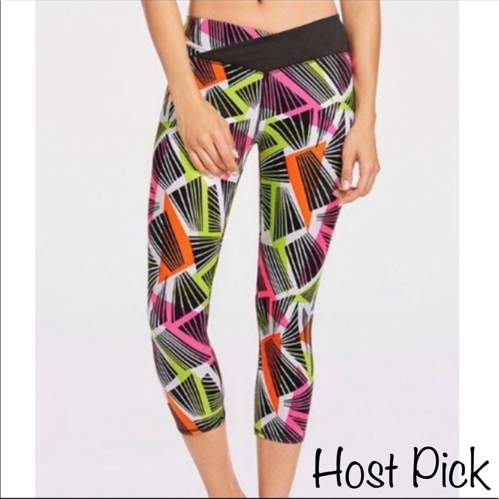 HP Fabletics Winn Printed POWERHOLD Capri leggings
